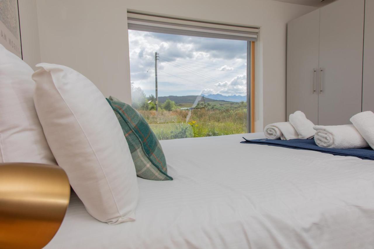 Villa Cuillrigh - Luxury House, Loch & Mountain Views à Portree Extérieur photo